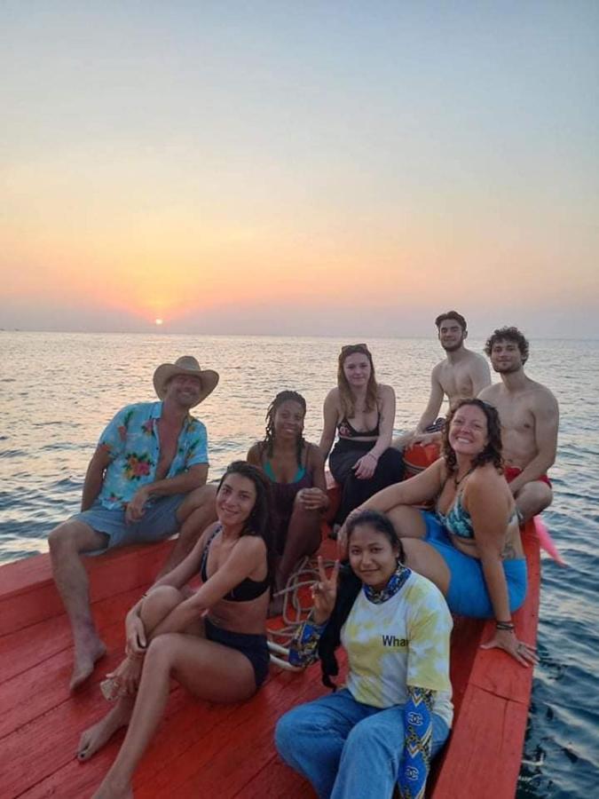 Lucky Sun Saracen Bay Hostel เกาะรงสำลน ภายนอก รูปภาพ