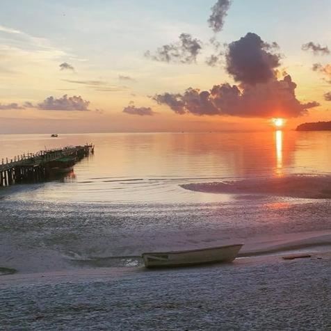 Lucky Sun Saracen Bay Hostel เกาะรงสำลน ภายนอก รูปภาพ