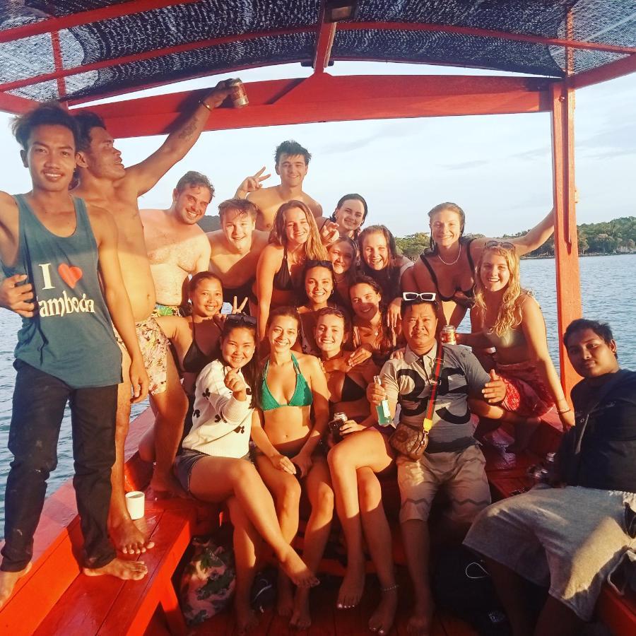 Lucky Sun Saracen Bay Hostel เกาะรงสำลน ภายนอก รูปภาพ