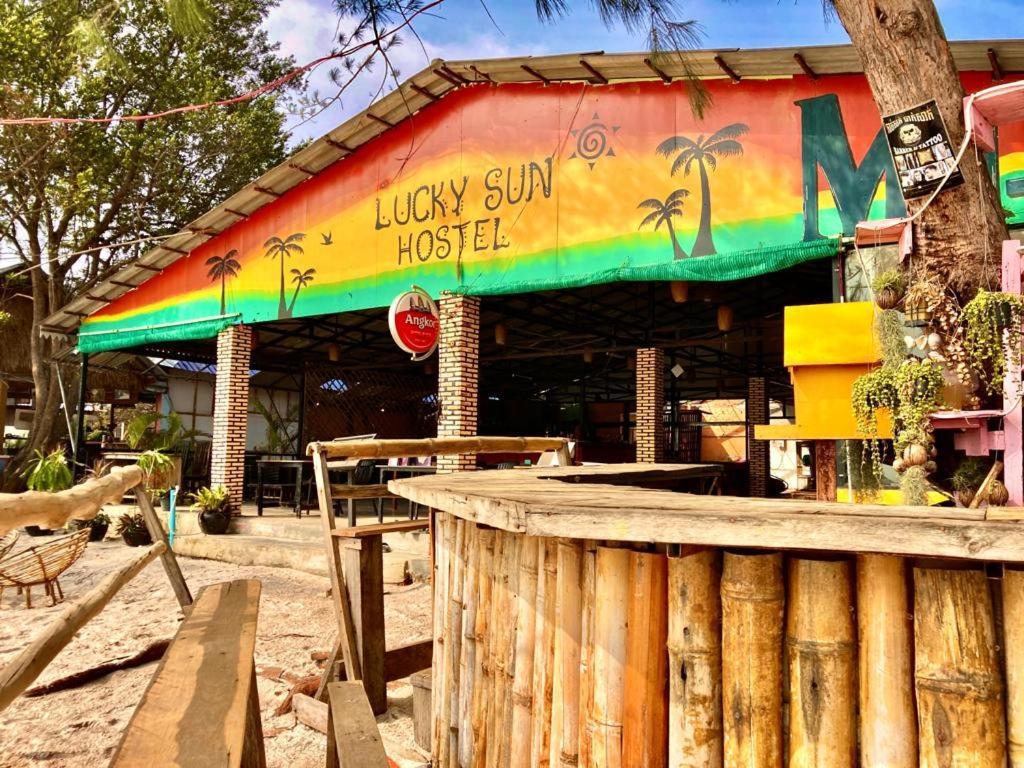 Lucky Sun Saracen Bay Hostel เกาะรงสำลน ภายนอก รูปภาพ