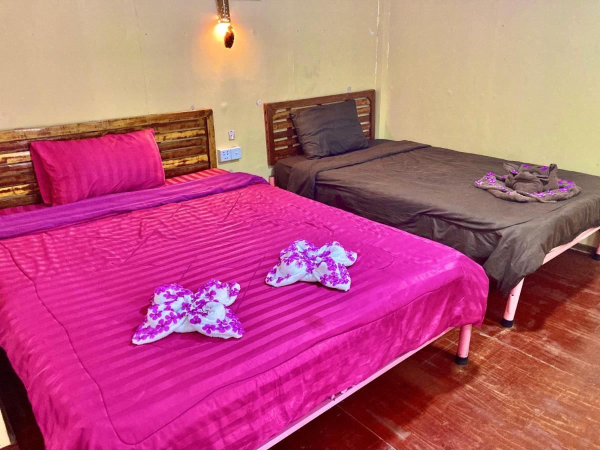 Lucky Sun Saracen Bay Hostel เกาะรงสำลน ห้อง รูปภาพ