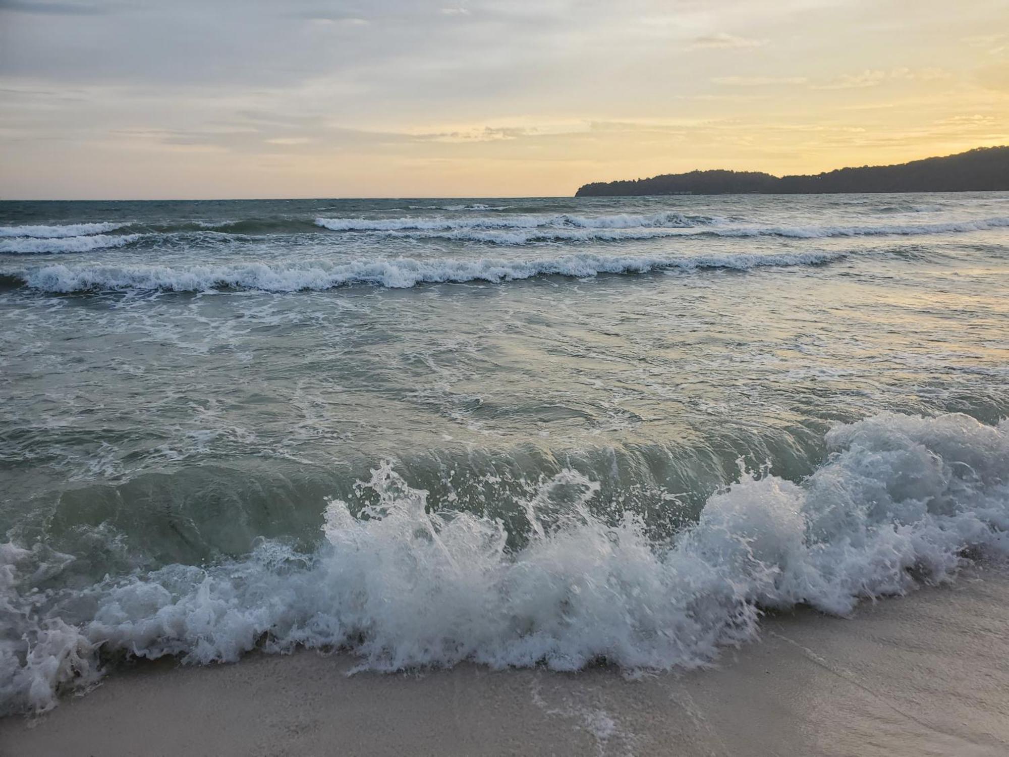 Lucky Sun Saracen Bay Hostel เกาะรงสำลน ภายนอก รูปภาพ