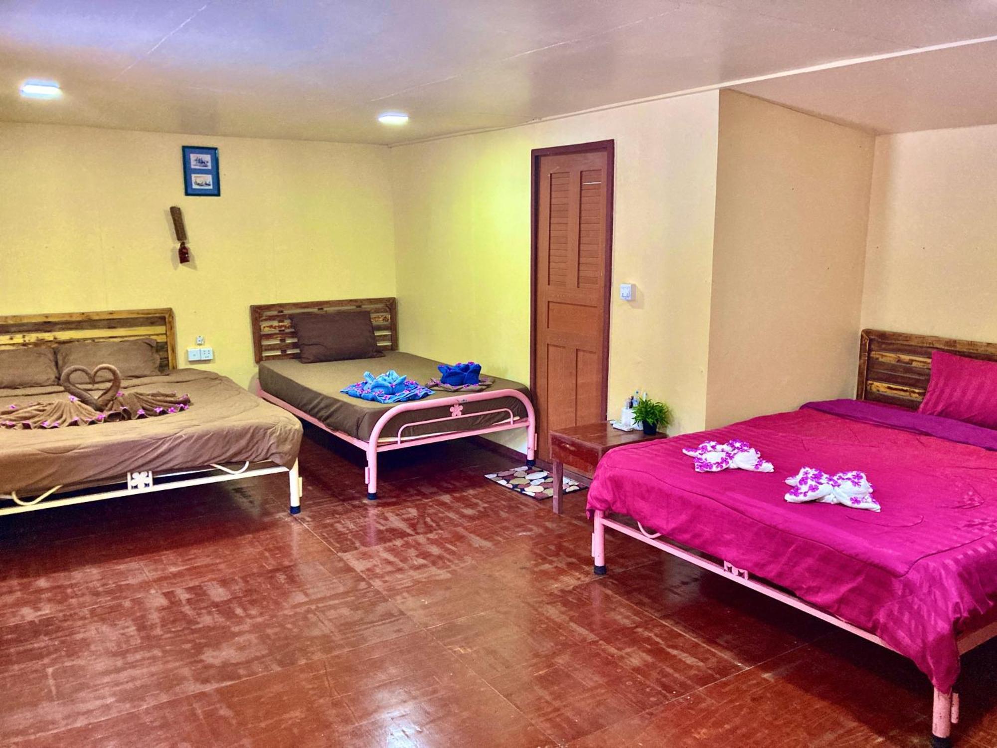 Lucky Sun Saracen Bay Hostel เกาะรงสำลน ห้อง รูปภาพ