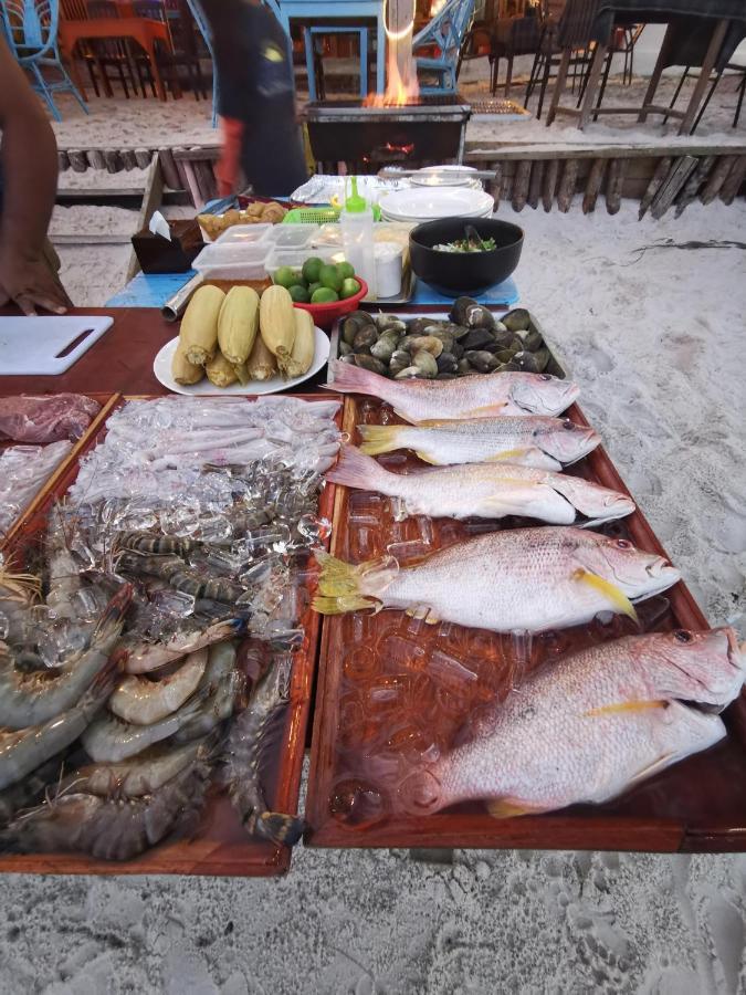 Lucky Sun Saracen Bay Hostel เกาะรงสำลน ภายนอก รูปภาพ