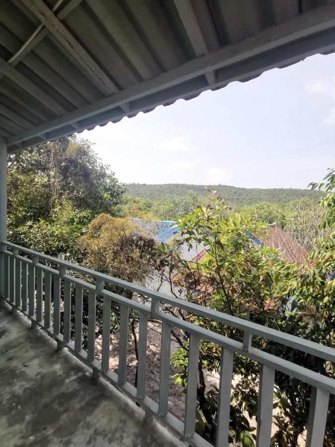 Lucky Sun Saracen Bay Hostel เกาะรงสำลน ห้อง รูปภาพ